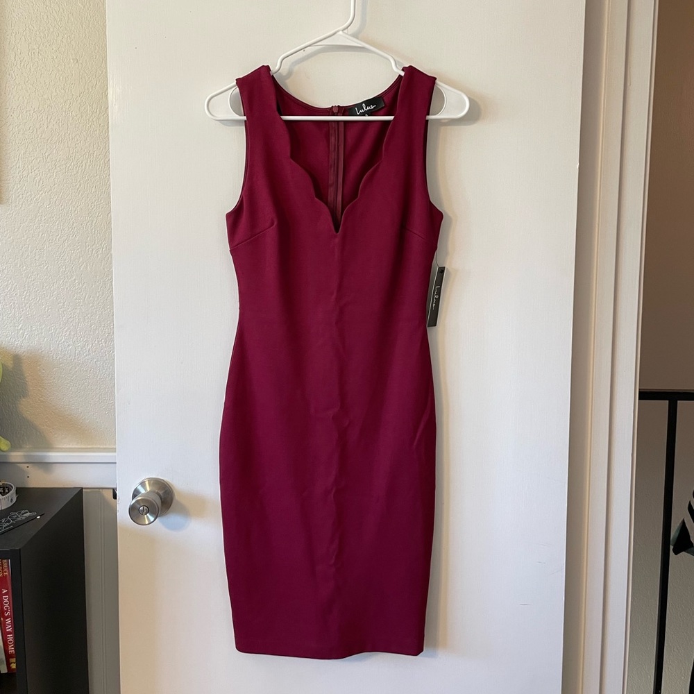 Wine red/burgundy midi bodycon dress w/ scalloped neckline.